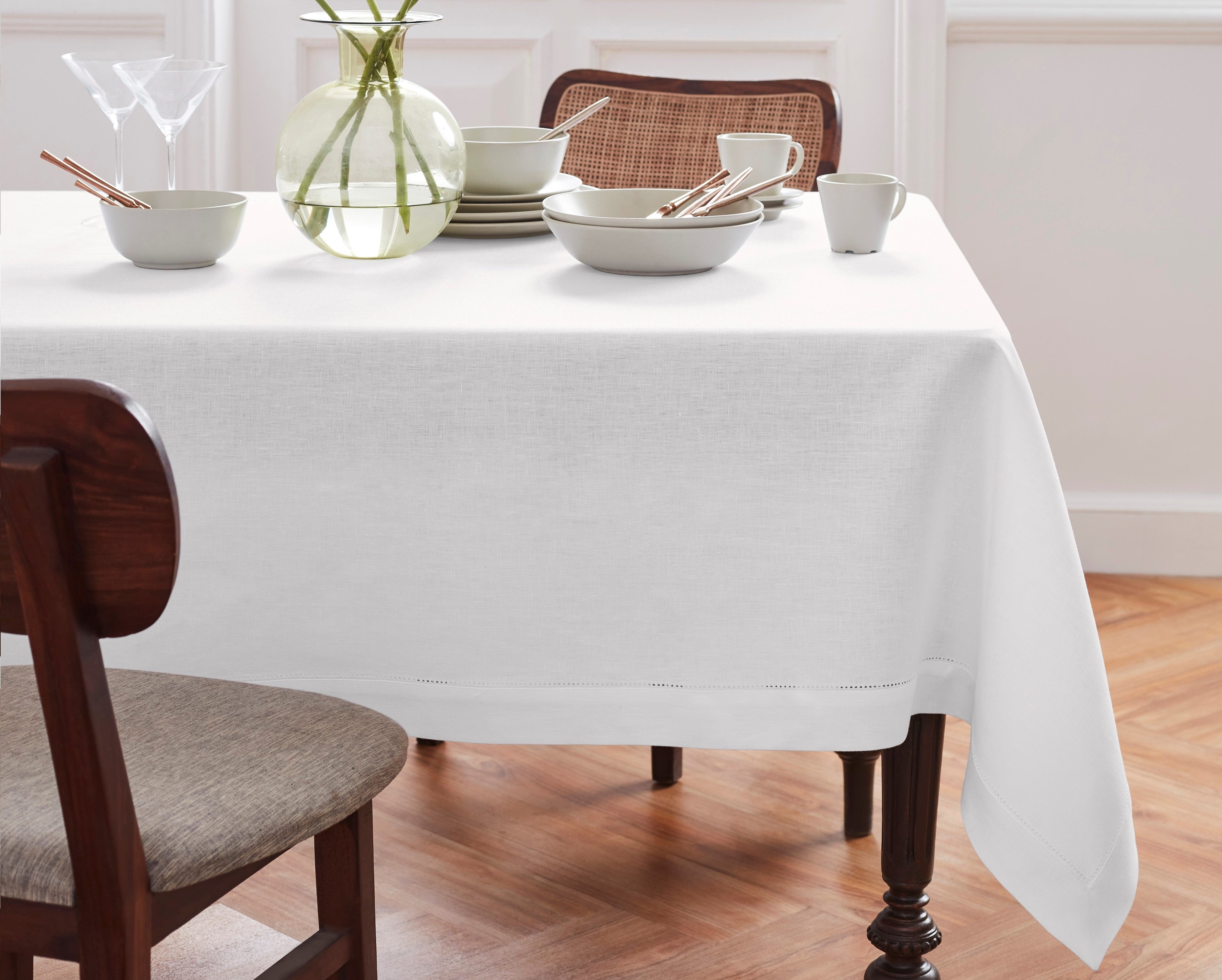 How to Choose a Tablecloth Size Solino Home