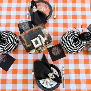Transforming Your Halloween Table: From Daytime Fun to Spooky Night Vibes 🕸