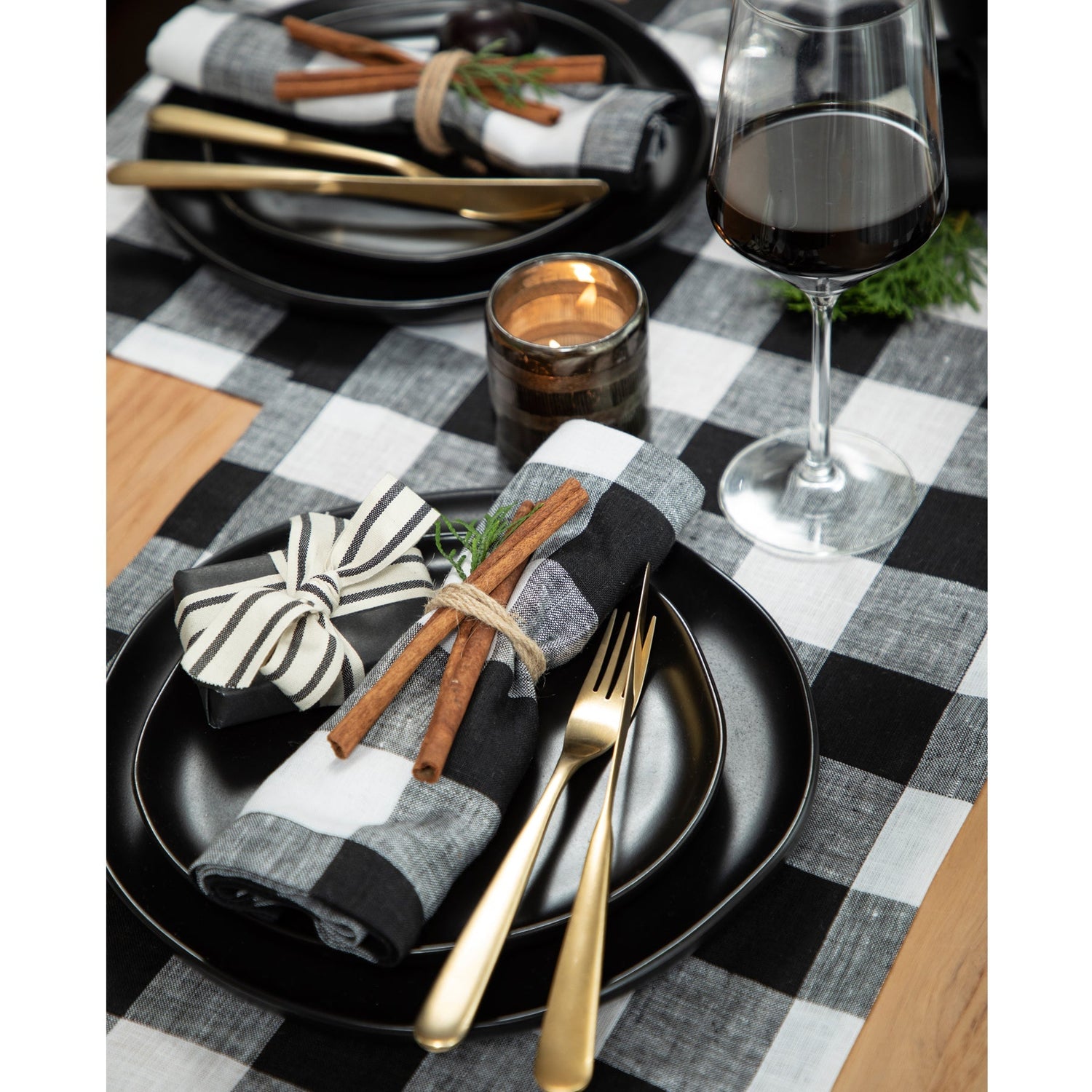 #color_black-&-white