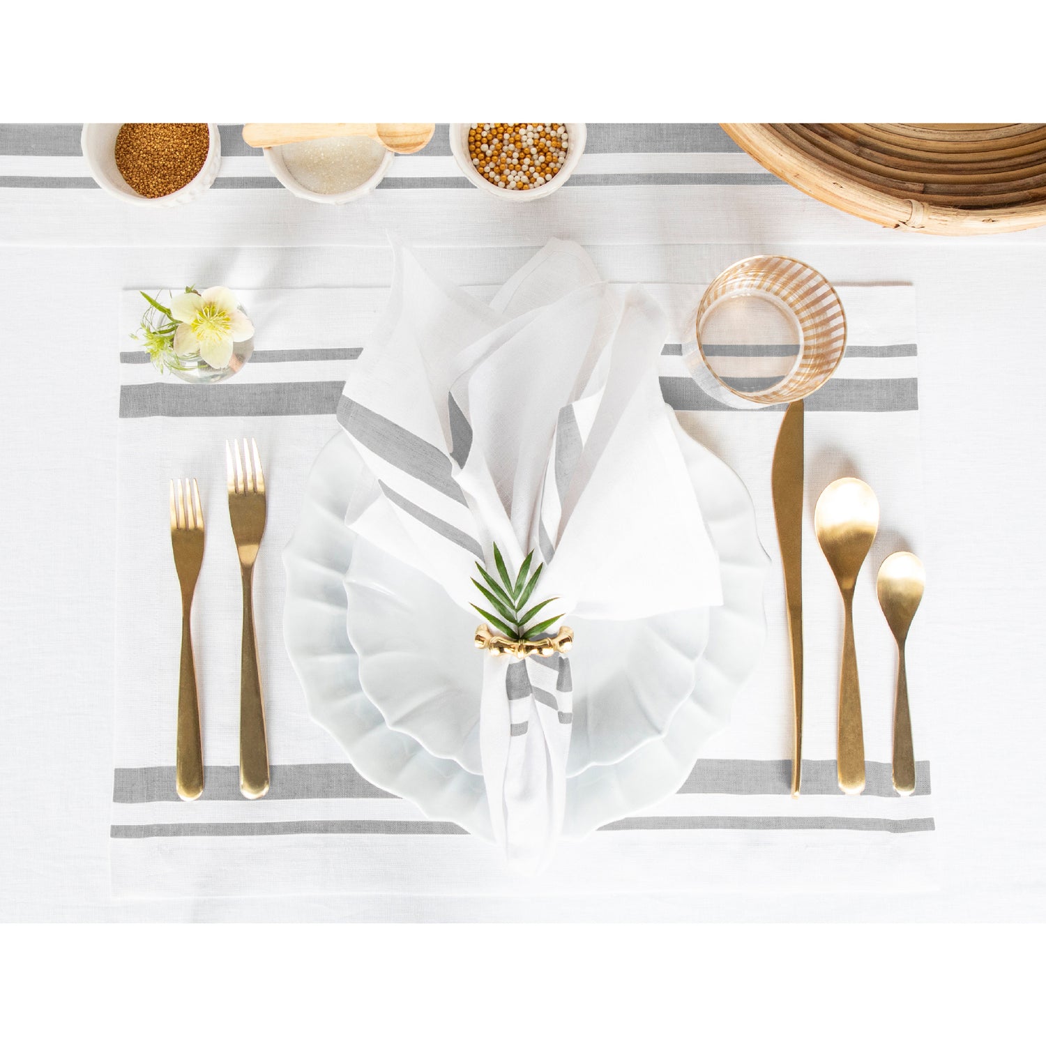 #color_grey-&-white-4677538349098