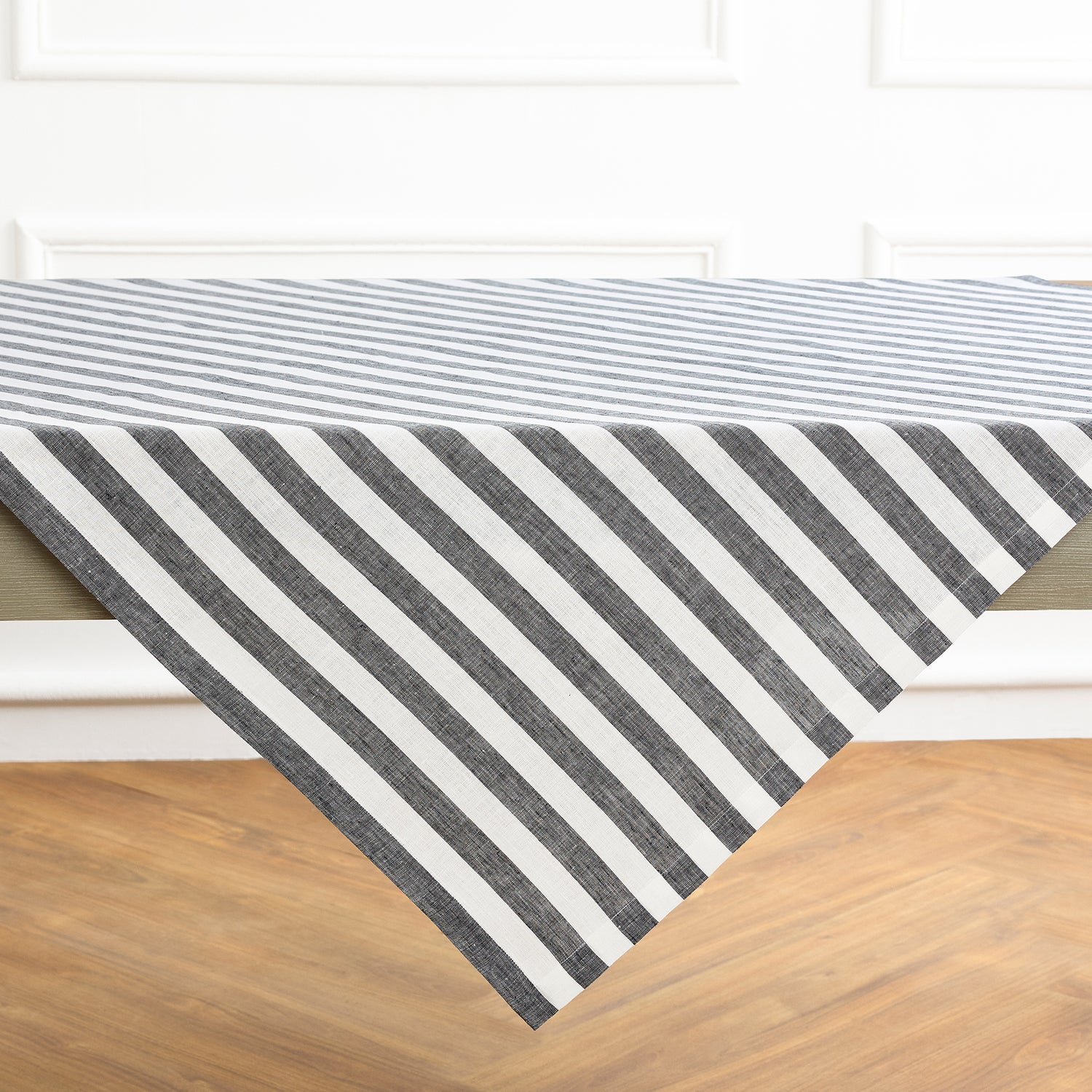 #color_black-&-white