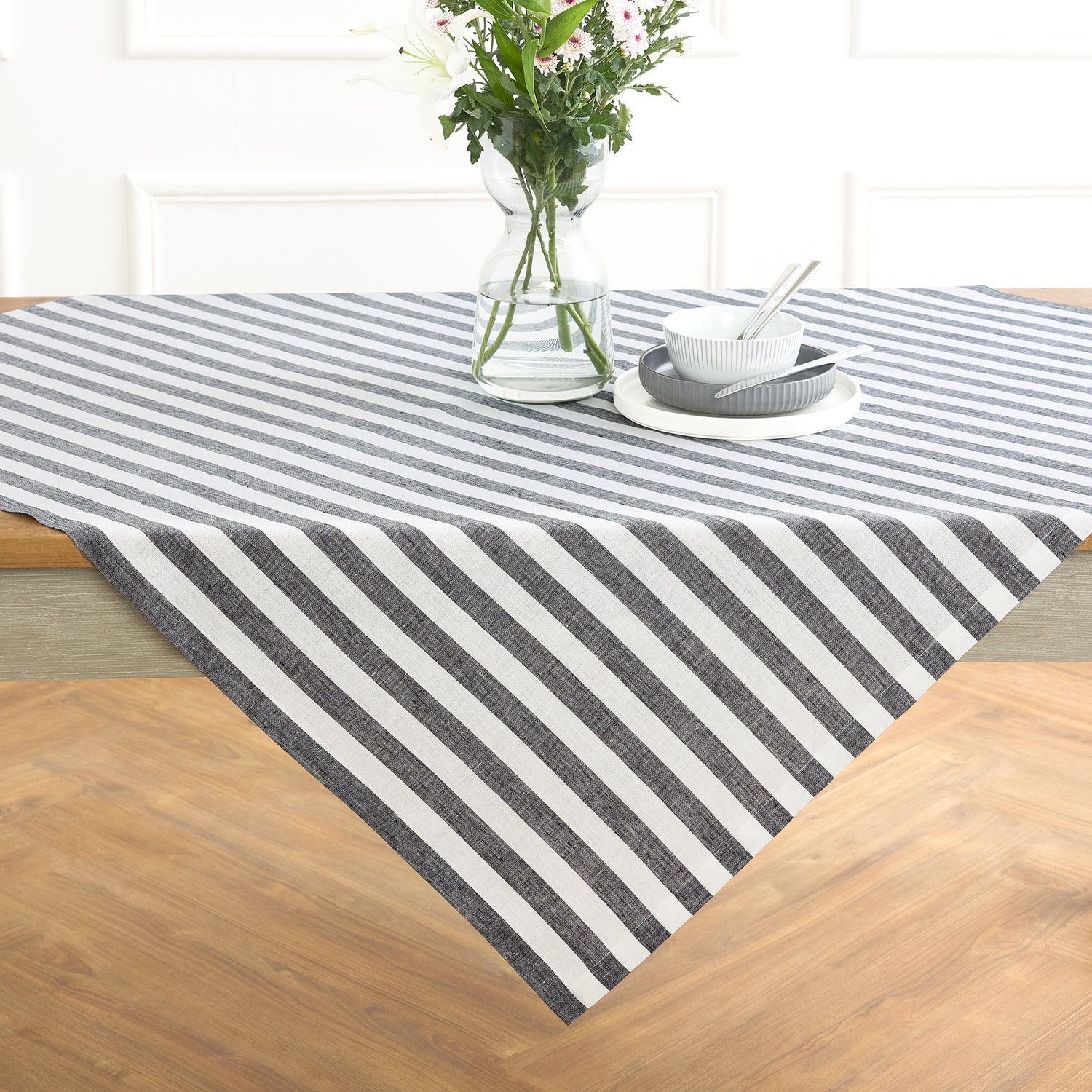 #color_black-&-white