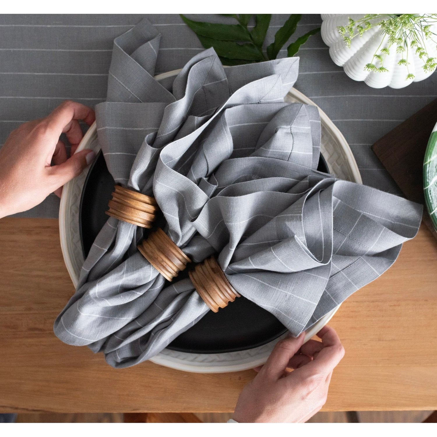 #color_grey-and-white-pinstripe