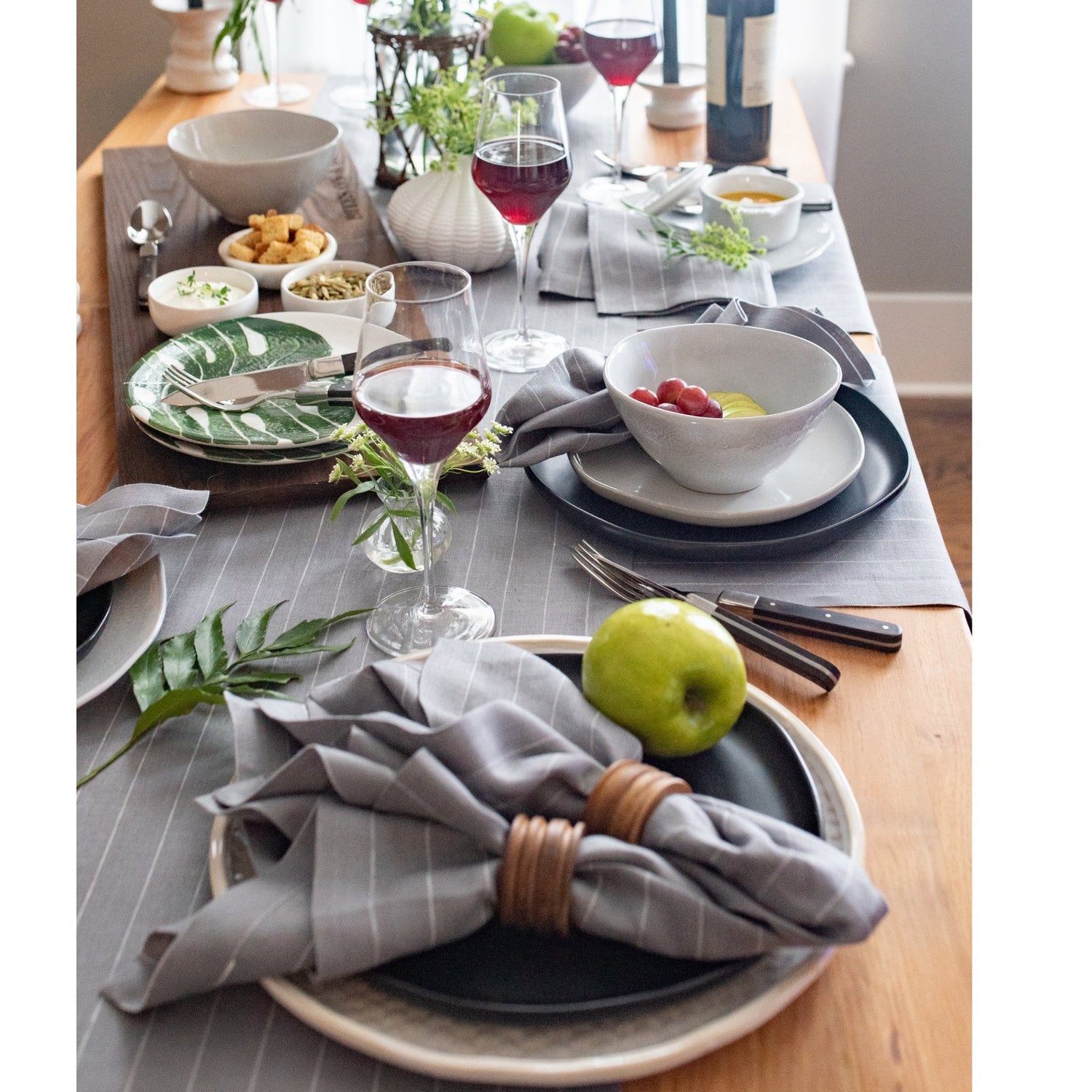 #color_grey-and-white-pinstripe