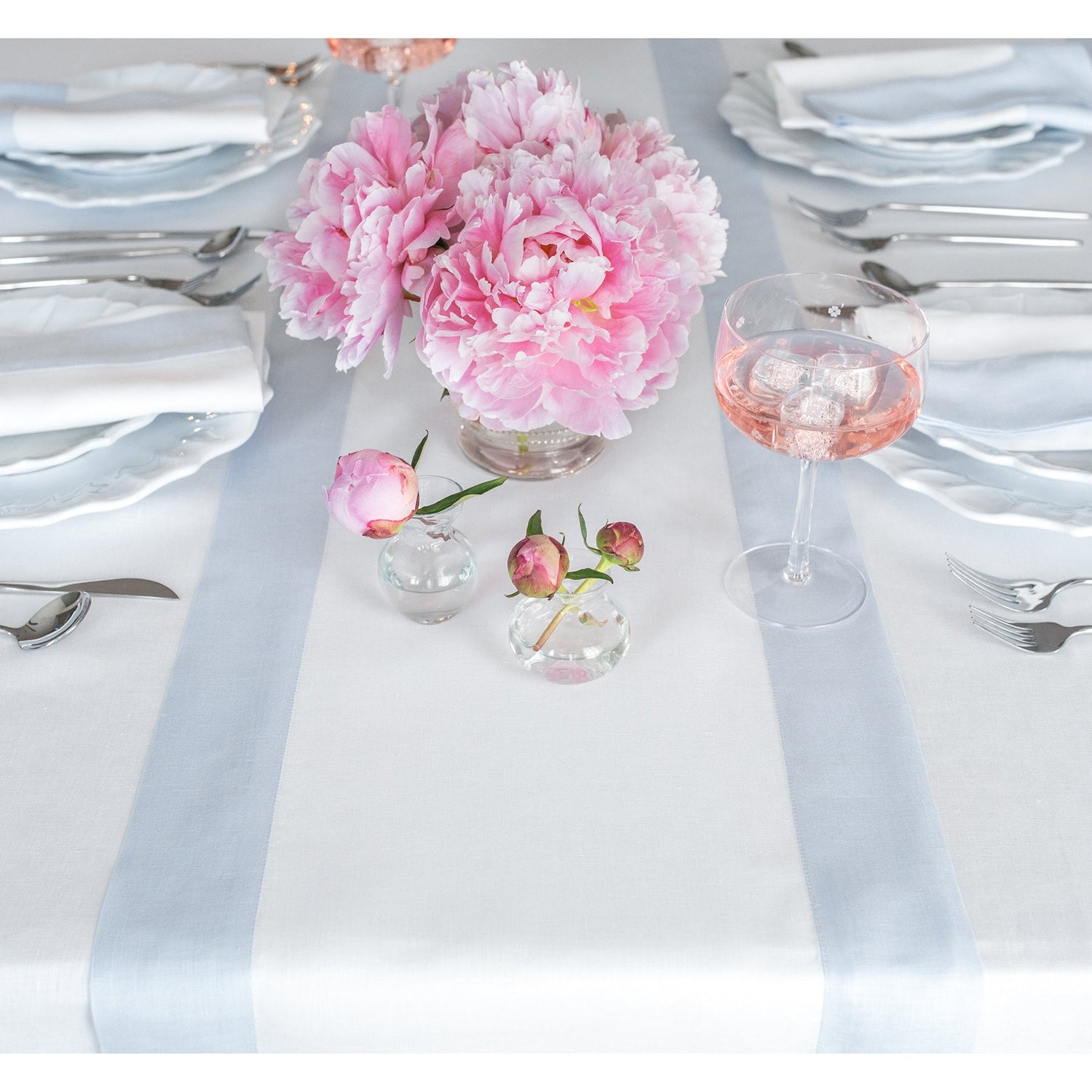 #color_light-blue-&-white