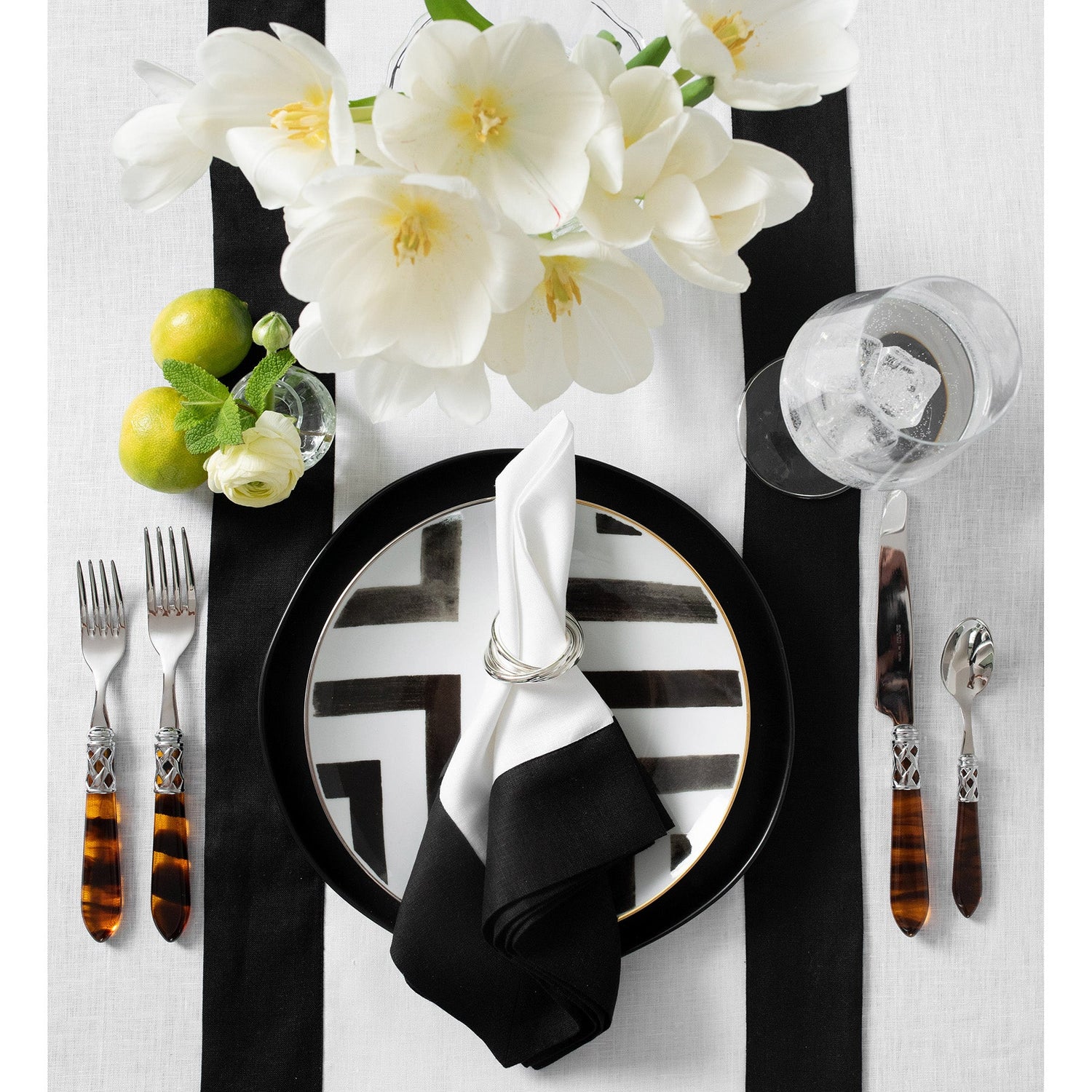 #color_black-&-white