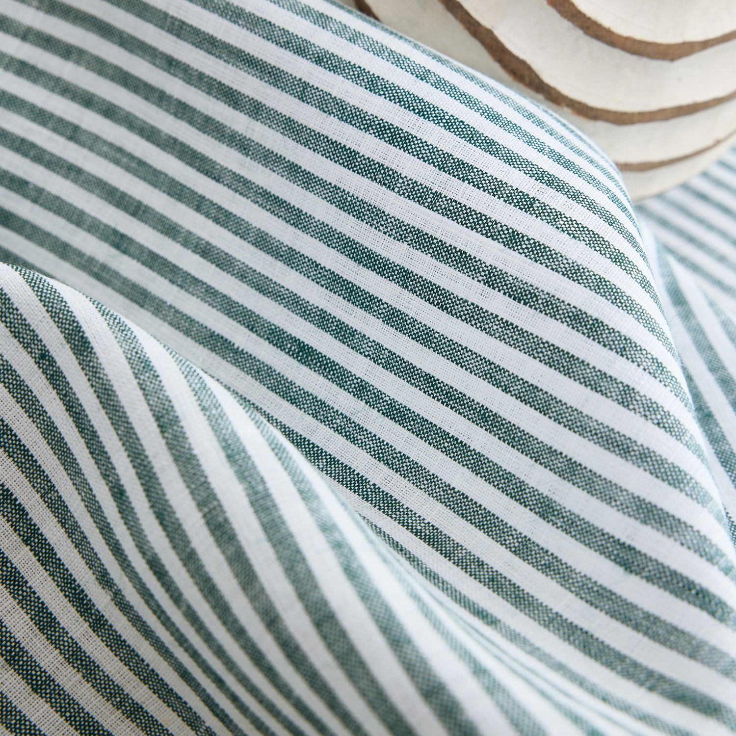 #color_rainforest-&-white