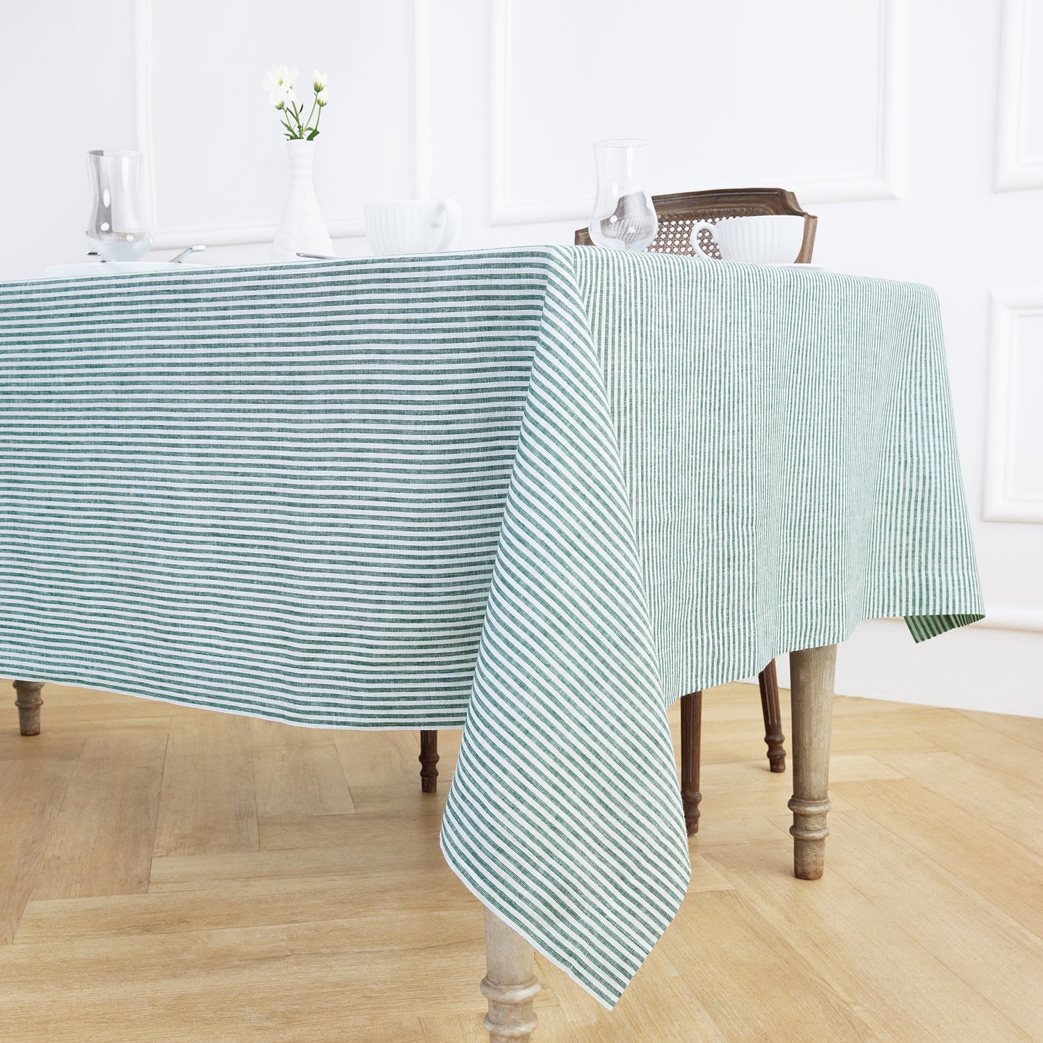 #color_rainforest-&-white